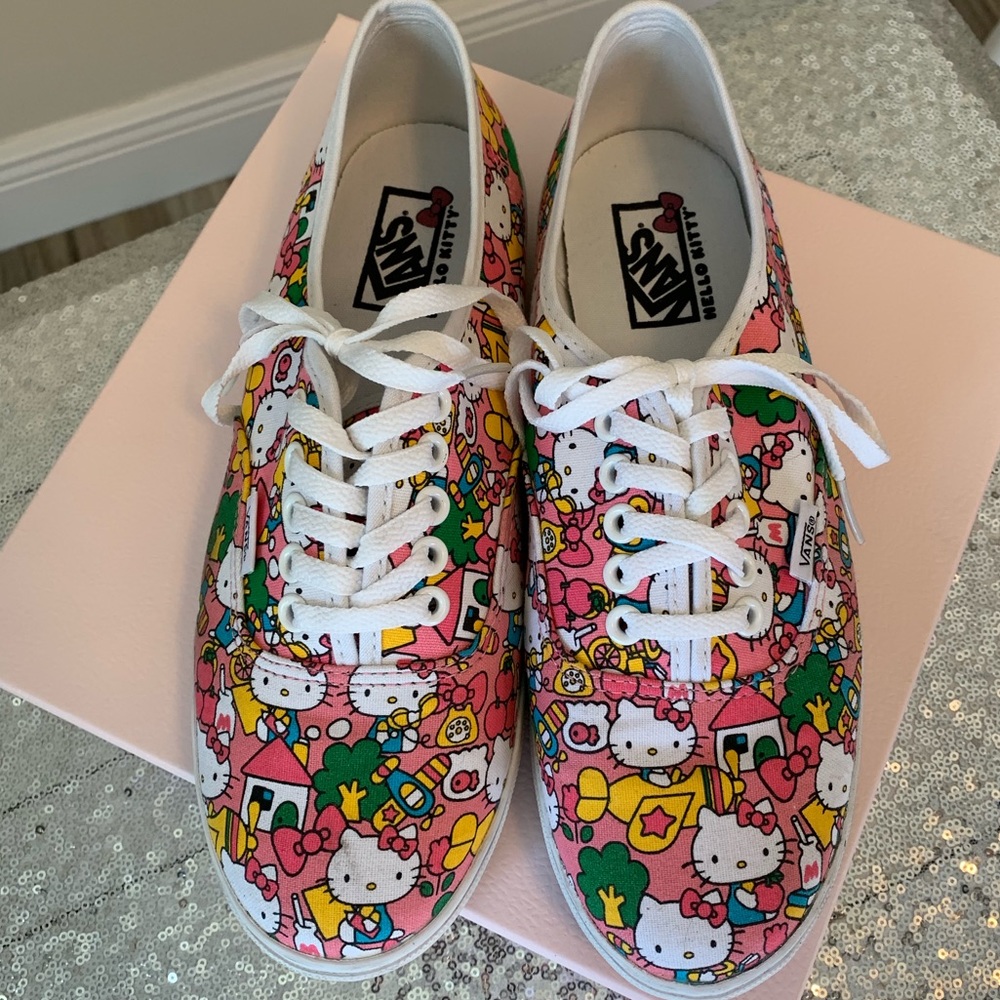 HELLO KITTY VANS SZ 8